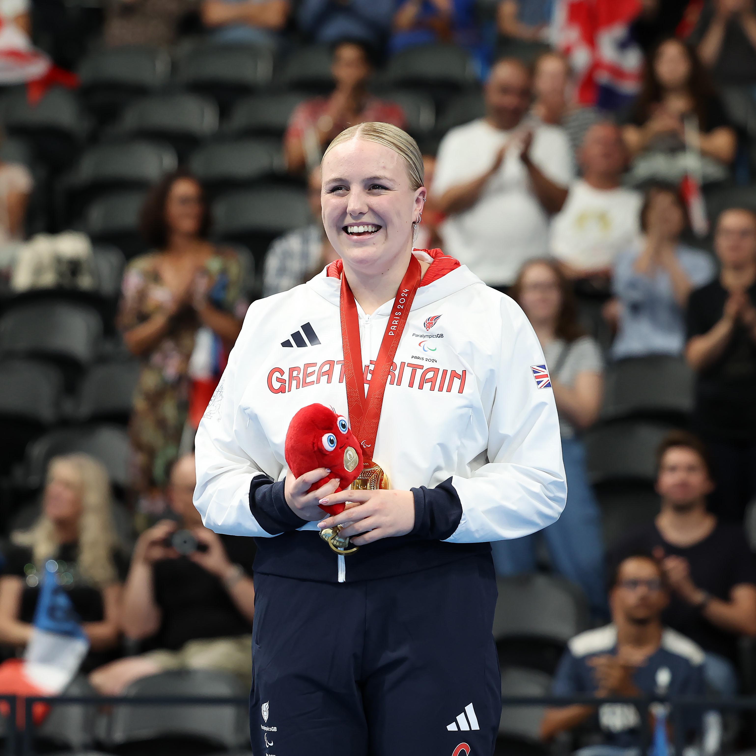 GB athlete Faye Rogers on podium with gold medal